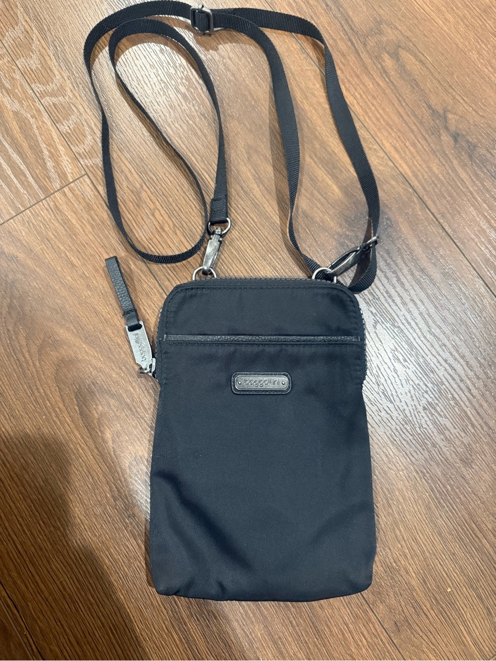 Baggallini Black Nylon Crossbody Phone Pouch